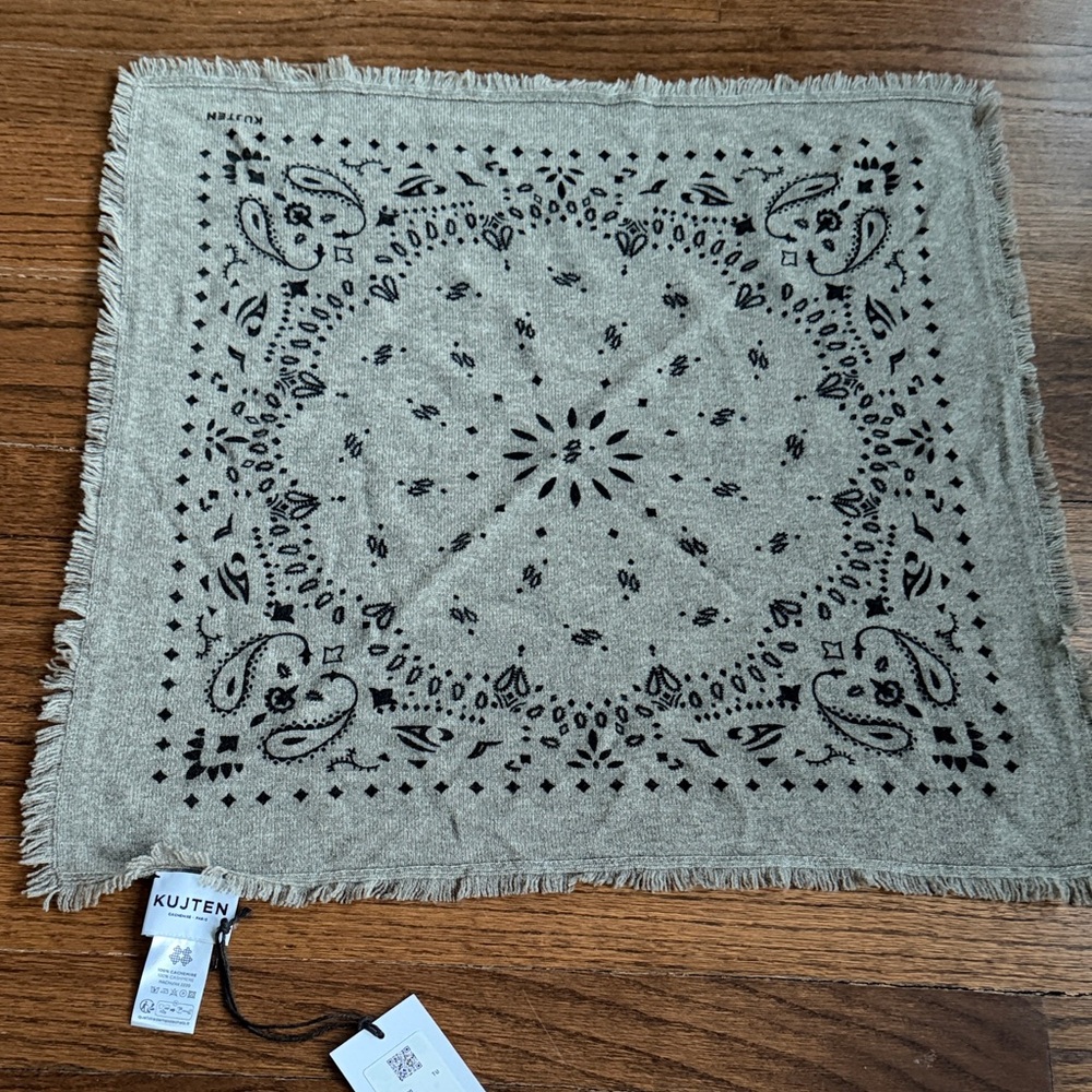 NWT Kujten Bandana scarf in dark khaki